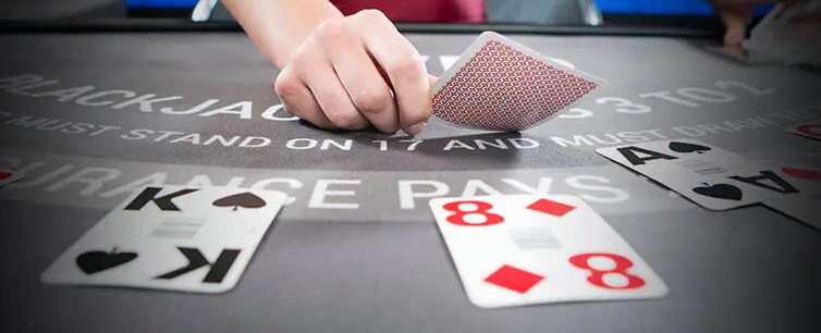 Ζωντανό μπλάκτζακ σε ζωντανό καζίνο